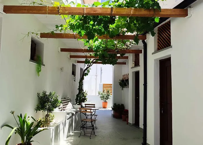 Uncle John'S Guesthouse